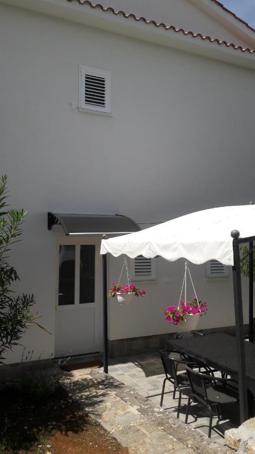 Apartman-Maja-Krk Veglia Exterior foto